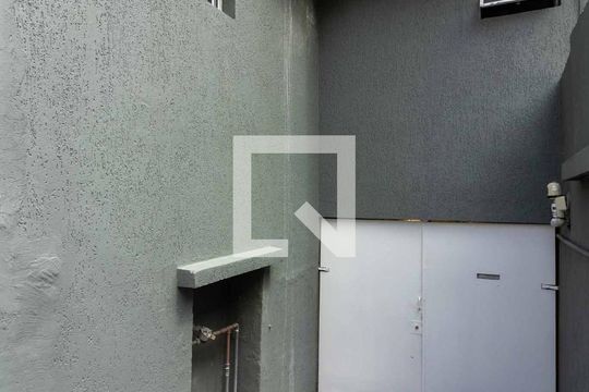 Fachada de casa para alugar com 1 quarto, 20m² em Vila Gomes, São Paulo