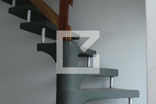Escada de casa para alugar com 2 quartos, 50m² em Cerâmica, Nova Iguaçu