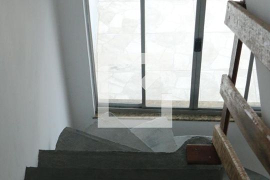 Escada de casa para alugar com 2 quartos, 50m² em Cerâmica, Nova Iguaçu
