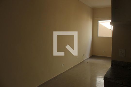Sala de casa de condomínio para alugar com 2 quartos, 58m² em Jardim Cidália, São Paulo