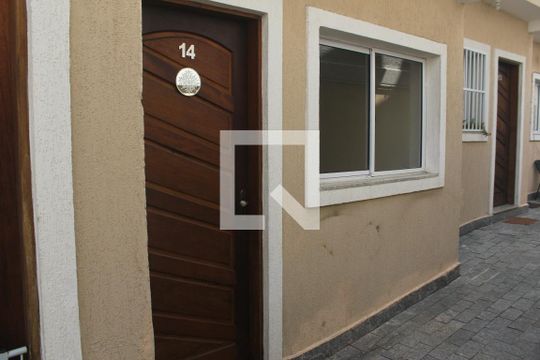 Fachada de casa de condomínio para alugar com 2 quartos, 58m² em Jardim Cidália, São Paulo