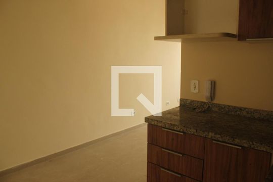 Cozinha de casa de condomínio para alugar com 2 quartos, 58m² em Jardim Cidália, São Paulo