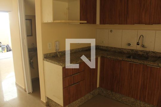 Cozinha de casa de condomínio para alugar com 2 quartos, 58m² em Jardim Cidália, São Paulo