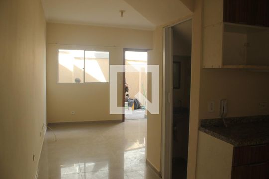 Sala de casa de condomínio para alugar com 2 quartos, 58m² em Jardim Cidália, São Paulo
