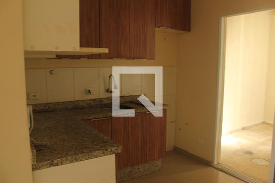 Cozinha de casa de condomínio para alugar com 2 quartos, 58m² em Jardim Cidália, São Paulo