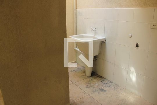 Área de Serviço de casa de condomínio para alugar com 2 quartos, 58m² em Jardim Cidália, São Paulo