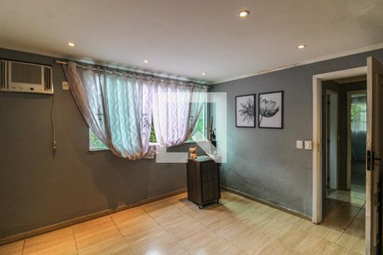 Quarto 1 de casa à venda com 2 quartos, 600m² em Recreio dos Bandeirantes, Rio de Janeiro