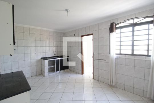Cozinha de apartamento para alugar com 3 quartos, 82m² em Patrimônio, Uberlândia