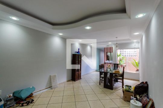 Casa à venda com 3 quartos, 255m² em Vila Lucinda, Santo André