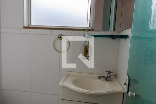 Lavabo de casa à venda com 3 quartos, 255m² em Vila Lucinda, Santo André