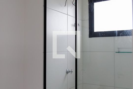 Banheiro de kitnet/studio para alugar com 1 quarto, 29m² em Bonfim, Osasco