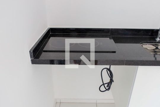 Cozinha de kitnet/studio para alugar com 1 quarto, 29m² em Bonfim, Osasco