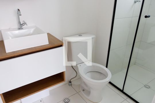 Banheiro de kitnet/studio para alugar com 1 quarto, 29m² em Bonfim, Osasco