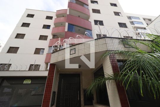 Fachada de apartamento para alugar com 3 quartos, 102m² em Santa Mônica, Uberlândia