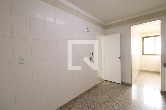 Cozinha de apartamento para alugar com 3 quartos, 102m² em Santa Mônica, Uberlândia