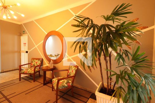 Hall de entrada de apartamento para alugar com 3 quartos, 102m² em Santa Mônica, Uberlândia