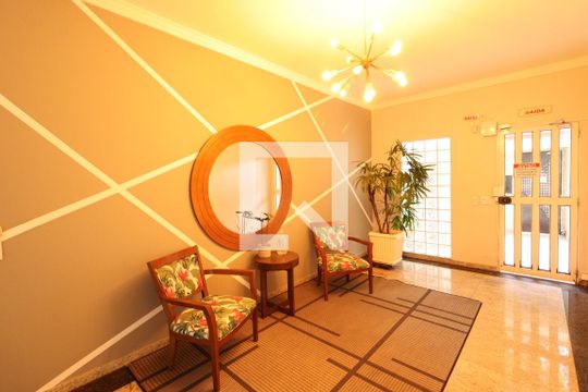 Hall de entrada de apartamento para alugar com 3 quartos, 102m² em Santa Mônica, Uberlândia