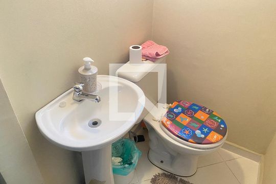 Lavabo 1 de casa à venda com 4 quartos, 150m² em Vila Gustavo, São Paulo