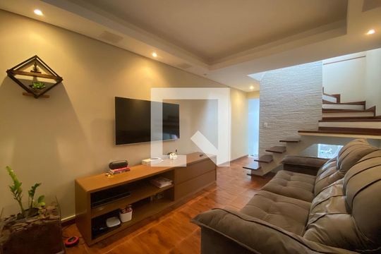 Sala de casa à venda com 4 quartos, 150m² em Vila Gustavo, São Paulo