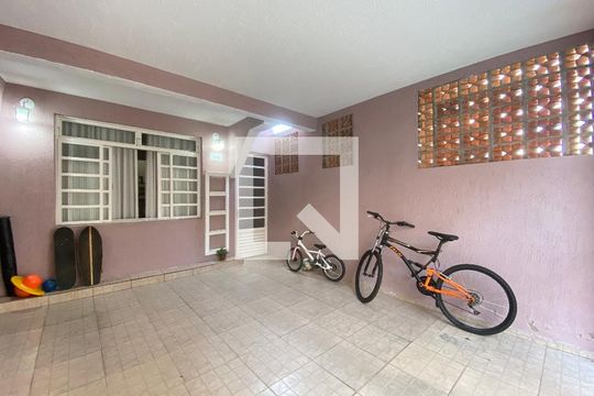 Garagem de casa à venda com 4 quartos, 150m² em Vila Gustavo, São Paulo