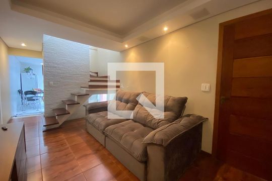 Sala de casa à venda com 4 quartos, 150m² em Vila Gustavo, São Paulo