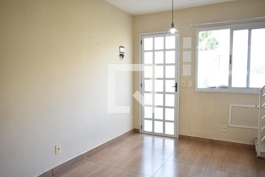 Sala de casa de condomínio para alugar com 2 quartos, 75m² em Campo Grande, Rio de Janeiro