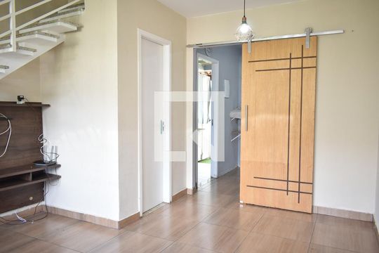 Sala de casa de condomínio para alugar com 2 quartos, 75m² em Campo Grande, Rio de Janeiro