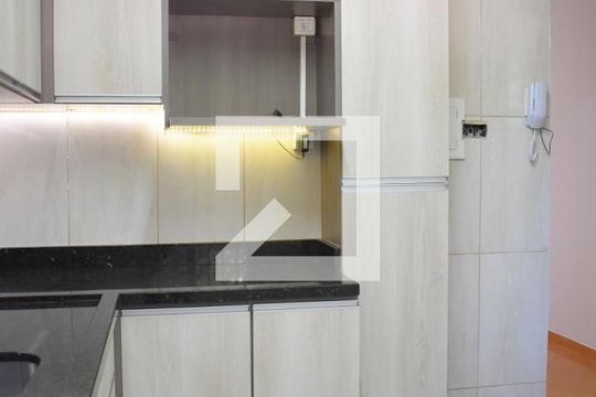 Cozinha de apartamento para alugar com 2 quartos, 46m² em Sítio Cercado, Curitiba
