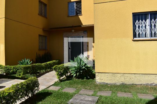 Fachada do bloco de apartamento para alugar com 2 quartos, 46m² em Sítio Cercado, Curitiba