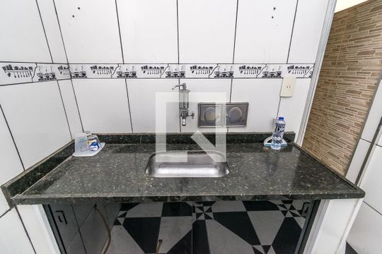 Cozinha de apartamento à venda com 2 quartos, 56m² em Parada de Lucas, Rio de Janeiro