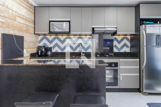 Cozinha de apartamento à venda com 2 quartos, 66m² em São Sebastião, Porto Alegre