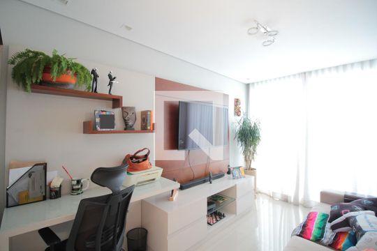 Sala de TV de casa para alugar com 3 quartos, 180m² em Planalto, Belo Horizonte