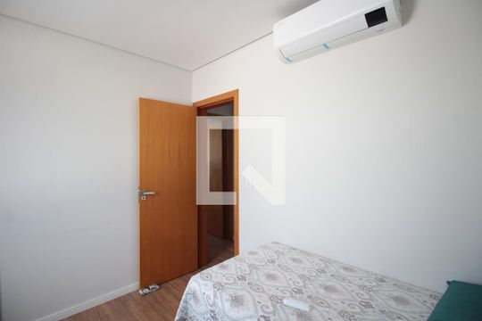 Quarto de casa para alugar com 3 quartos, 180m² em Planalto, Belo Horizonte