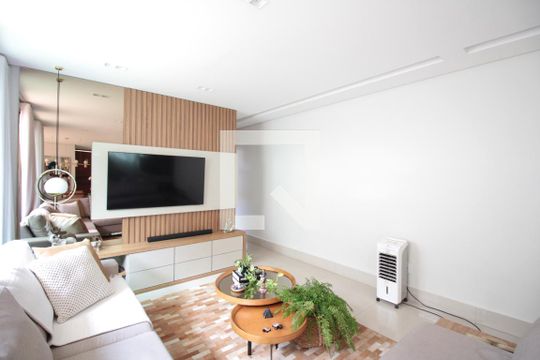 Sala de Estar de casa para alugar com 3 quartos, 180m² em Planalto, Belo Horizonte