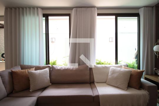 Sala de Estar de casa para alugar com 3 quartos, 180m² em Planalto, Belo Horizonte