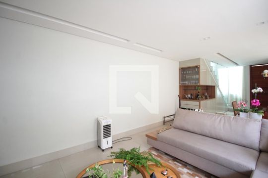 Sala de Estar de casa para alugar com 3 quartos, 180m² em Planalto, Belo Horizonte