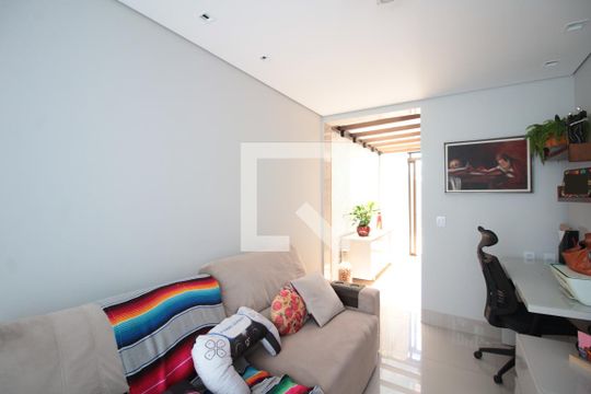 Sala de TV de casa para alugar com 3 quartos, 180m² em Planalto, Belo Horizonte