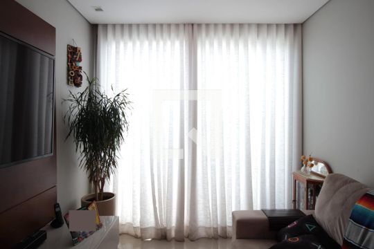 Sala de TV de casa para alugar com 3 quartos, 180m² em Planalto, Belo Horizonte