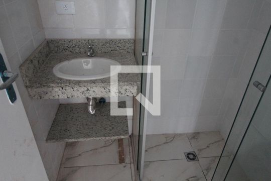 Banheiro de kitnet/studio para alugar com 1 quarto, 27m² em Vila Prudente, São Paulo