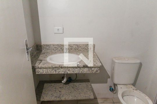 Banheiro de kitnet/studio para alugar com 1 quarto, 28m² em Vila Prudente, São Paulo