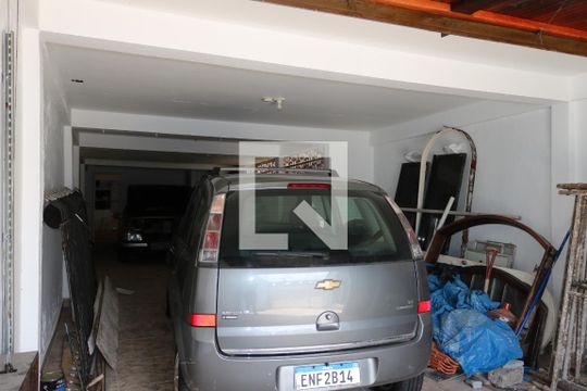 Garagem de casa à venda com 3 quartos, 272m² em Santa Maria, Santo André