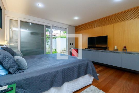 Suíte Principal de casa à venda com 4 quartos, 593m² em Chácara Monte Alegre, São Paulo