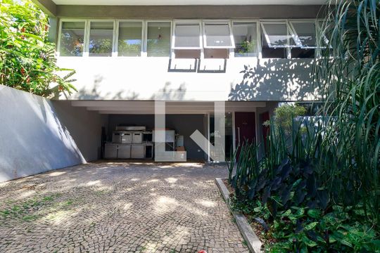 Garagem de casa à venda com 4 quartos, 593m² em Chácara Monte Alegre, São Paulo