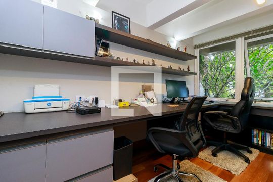 Escritório de casa à venda com 4 quartos, 593m² em Chácara Monte Alegre, São Paulo