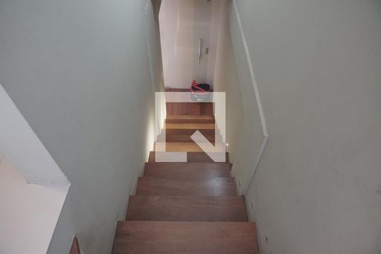 Escada  de casa de condomínio à venda com 3 quartos, 169m² em Boa Vista, Novo Hamburgo
