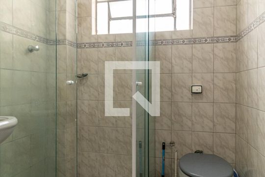 Banheiro  de kitnet/studio para alugar com 1 quarto, 28m² em Vila Buarque, São Paulo