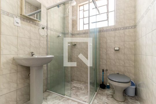 Banheiro  de kitnet/studio para alugar com 1 quarto, 28m² em Vila Buarque, São Paulo