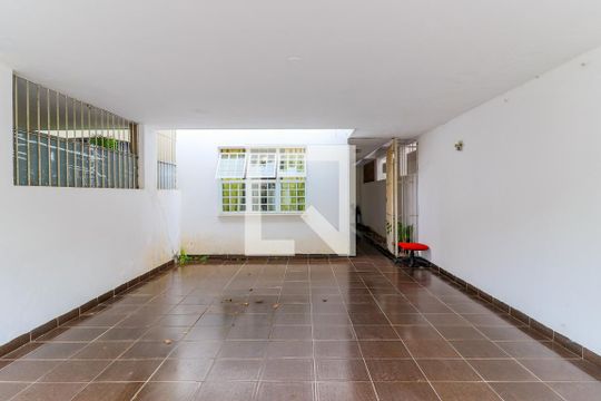 Garagem de casa à venda com 3 quartos, 160m² em Chácara Santo Antônio (zona Sul), São Paulo