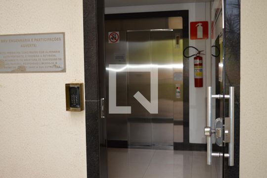 Elevador de apartamento à venda com 2 quartos, 48m² em Cabral, Contagem