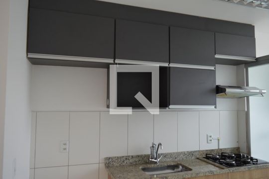 Cozinha de apartamento à venda com 2 quartos, 48m² em Cabral, Contagem